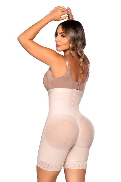 - Panty tipo short SMI04004 DISCRETA con realce natural
- Vista posterior del panty Ultrainvisible SMI04004 con cierre perineal
- Detalle de talle alto, encaje siliconado y ajuste anatómico del SMI04004
