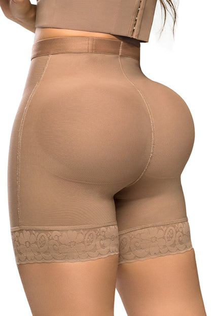 - Panty SMI04024 Ultrainvisible con triple realce y talle medio
- Vista posterior del panty moldeador media pierna SMI04024
- Detalle de encaje en piernas y compresión abdominal del SMI04024
