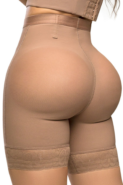 - Panty Ultrainvisible SMI04029 media pierna con encaje siliconado
- Vista lateral del panty Seamfree con ajuste natural y resorte en cintura
- Detalle de realce natural y transformación textil en panty SMI04029
