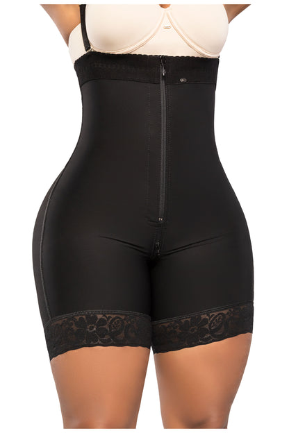 - Faja strapless media pierna SMI7097 con efecto lifting natural
- Vista posterior de faja Ultrainvisible SMI7097 con cierre frontal
- Detalle de tirantes removibles y panty de regalo en SMI7097
