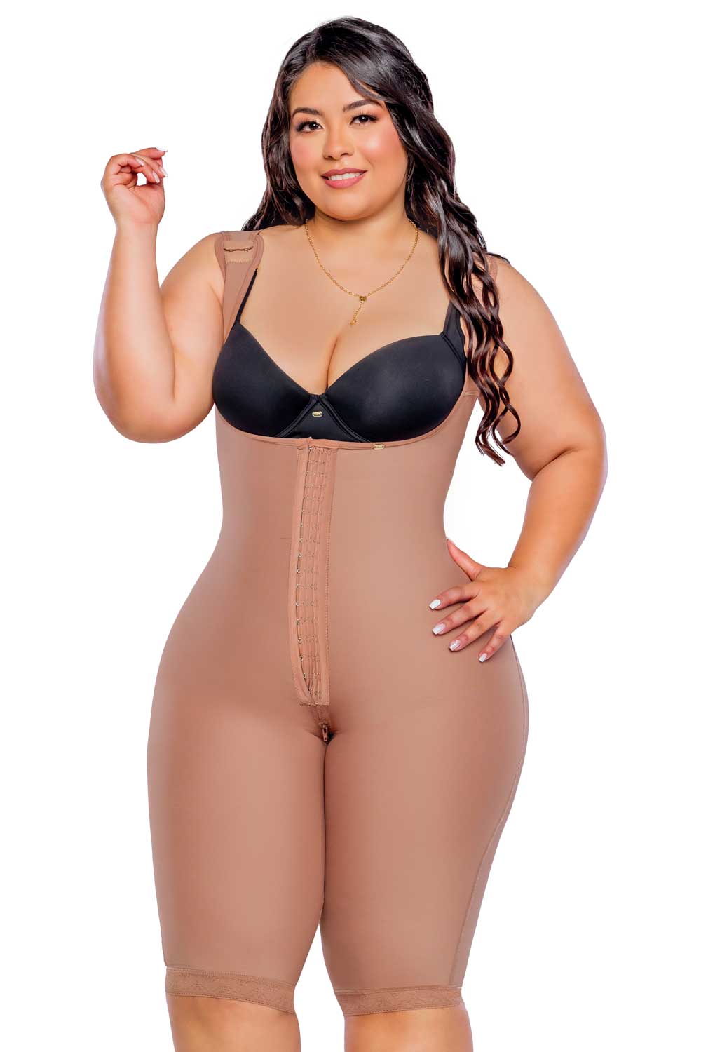 - Faja SMI7132 AFRODITA larga con efecto lifting y compresión progresiva
- Detalle de compresión en abdomen y piernas con panty incluido
- Vista posterior de diseño sin costuras hasta la rodilla
