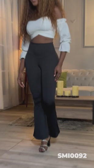 - Legging SMI0092 negro con faja interna y bota campana
- Vista posterior con pretina en forma de corazón
- Legging moldeador de tiro alto con efecto lifting invisible
