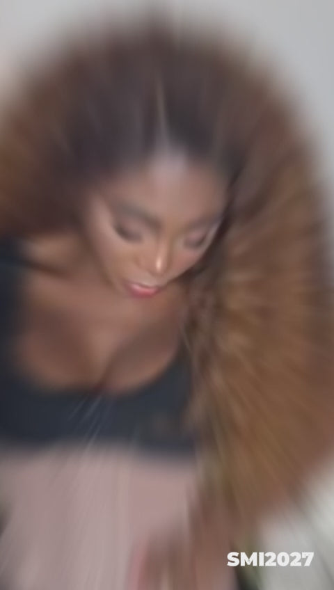 - Cinturilla SMI2027 con efecto reloj de arena y ajuste de 4 niveles
- Vista frontal de cinturilla moldeadora con doble refuerzo y varillas
- Detalle de placa decorativa y costuras reforzadas en la SMI2027
