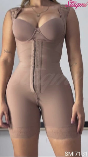 - Faja SMI7131 LA DIOSA media pierna con triple efecto lifting
- Vista lateral con compresión abdominal y estructura progresiva
- Detalle de diseño sin costuras y panty invisible incluido
